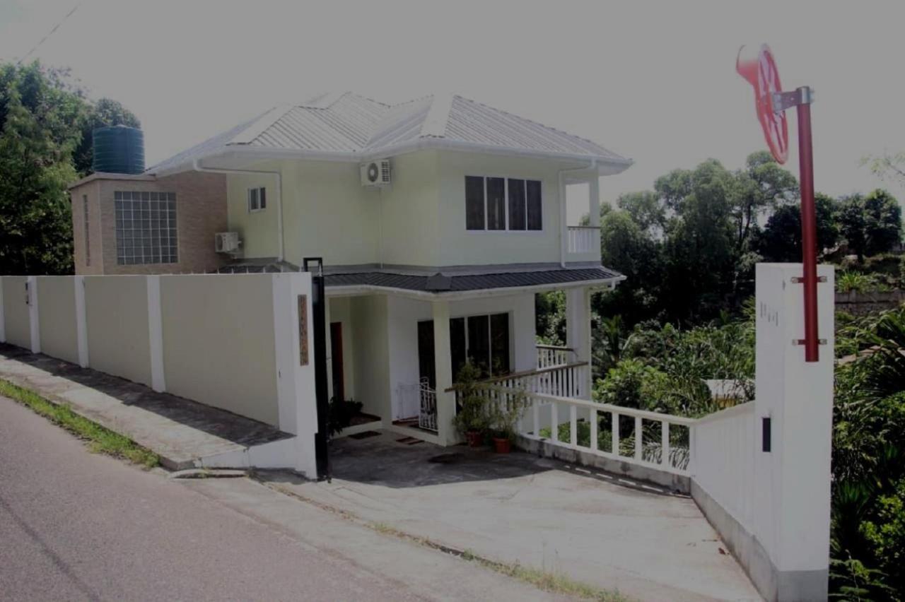 Dusk To Dawn Villa Victoria Exterior photo